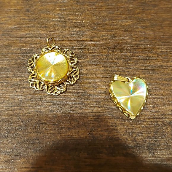 Set of 2 Vintage Gold Toned Suncatcher Pendants - Picture 3 of 6